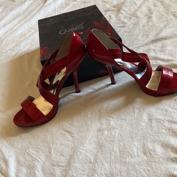 Scarlet red 4 in heels by Carlos Santana - Picture 2 of 4